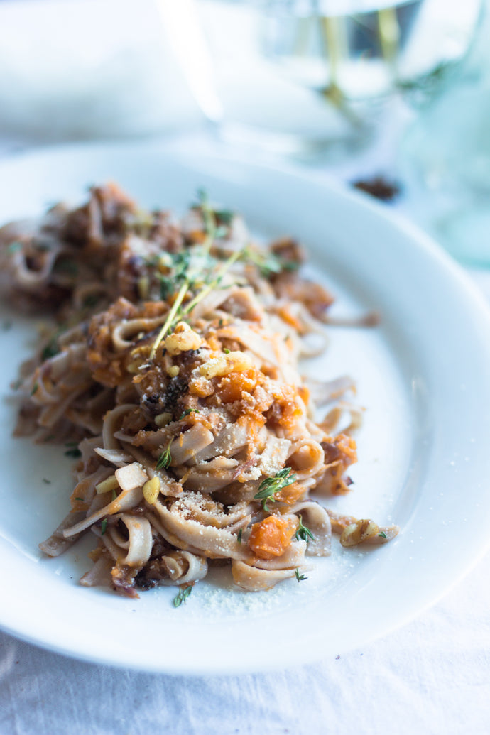 Tagliatelle di saraceno al sugo di zucca e radicchio